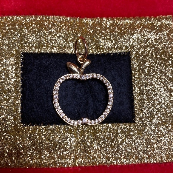Oak & Ivy Apple 🍎 Pendant NWT - Picture 2 of 4
